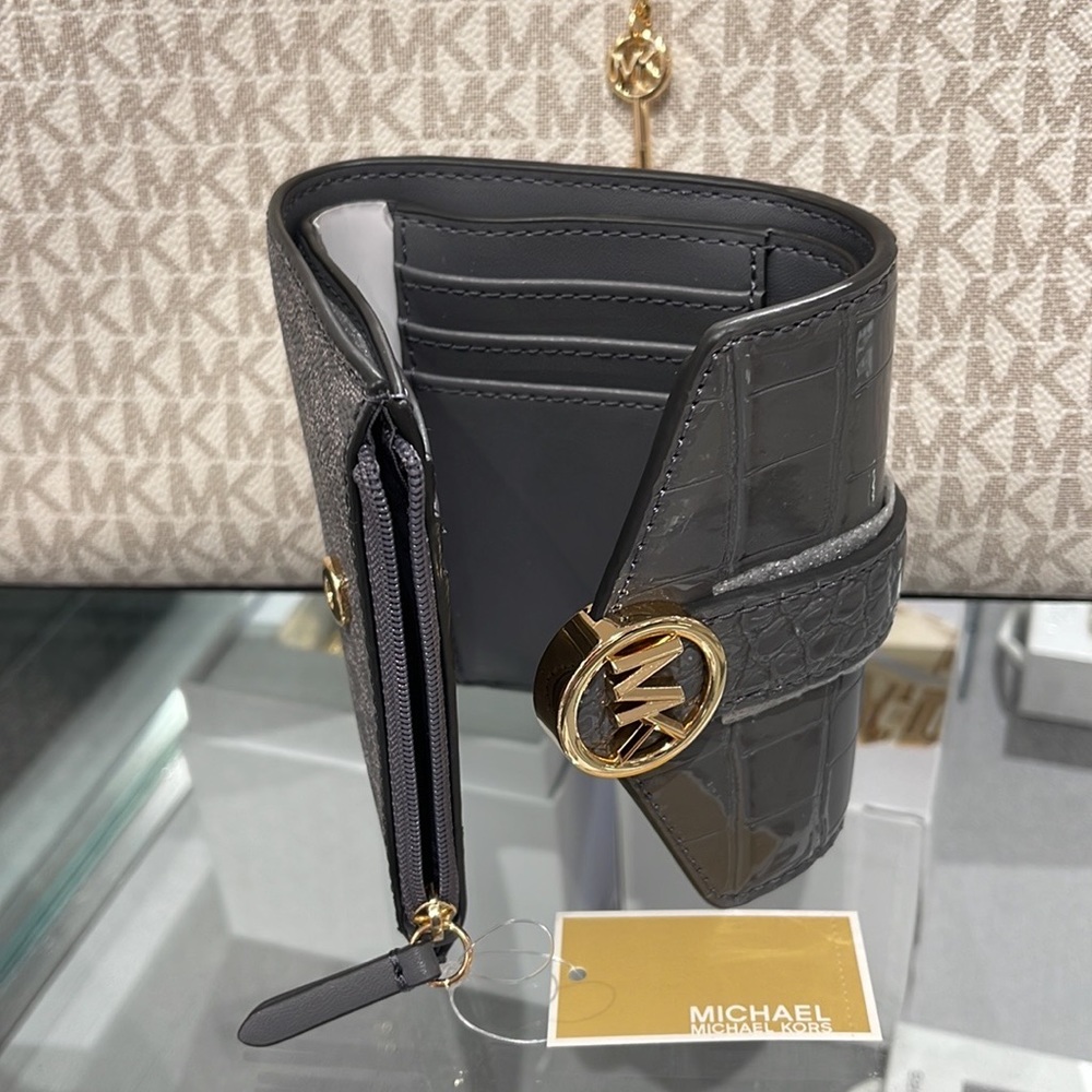 MICHAEL KORS CARMEN MEDIUM FLAP LOGO AND FAUX LEATHER WALLET
HEATHER GREY MULTI - Picture 7 of 16